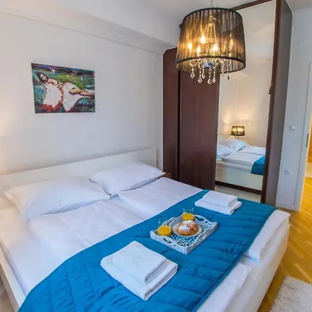 Trinity Apartment *
